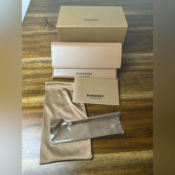 NWB Burberry Nova Check Arm Sunglasses Adjustable Nose Unisex - Picture 6 of 10